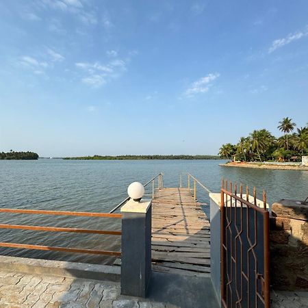The Glasswater By The Backwater Homestay Kalyānpur Eksteriør billede