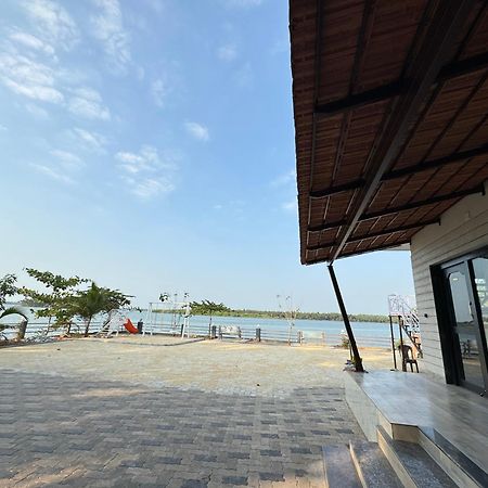 The Glasswater By The Backwater Homestay Kalyānpur Eksteriør billede