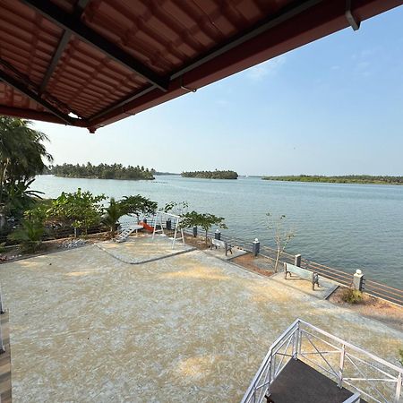 The Glasswater By The Backwater Homestay Kalyānpur Eksteriør billede