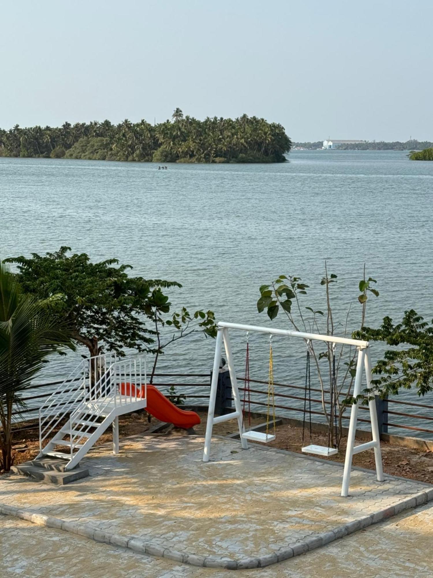 The Glasswater By The Backwater Homestay Kalyānpur Eksteriør billede