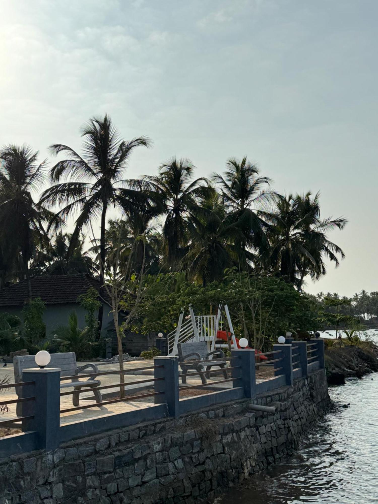 The Glasswater By The Backwater Homestay Kalyānpur Eksteriør billede