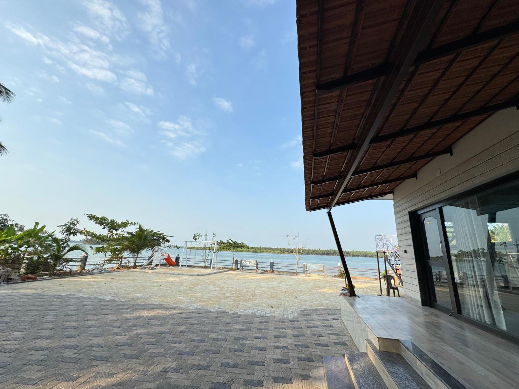 The Glasswater By The Backwater Homestay Kalyānpur Eksteriør billede