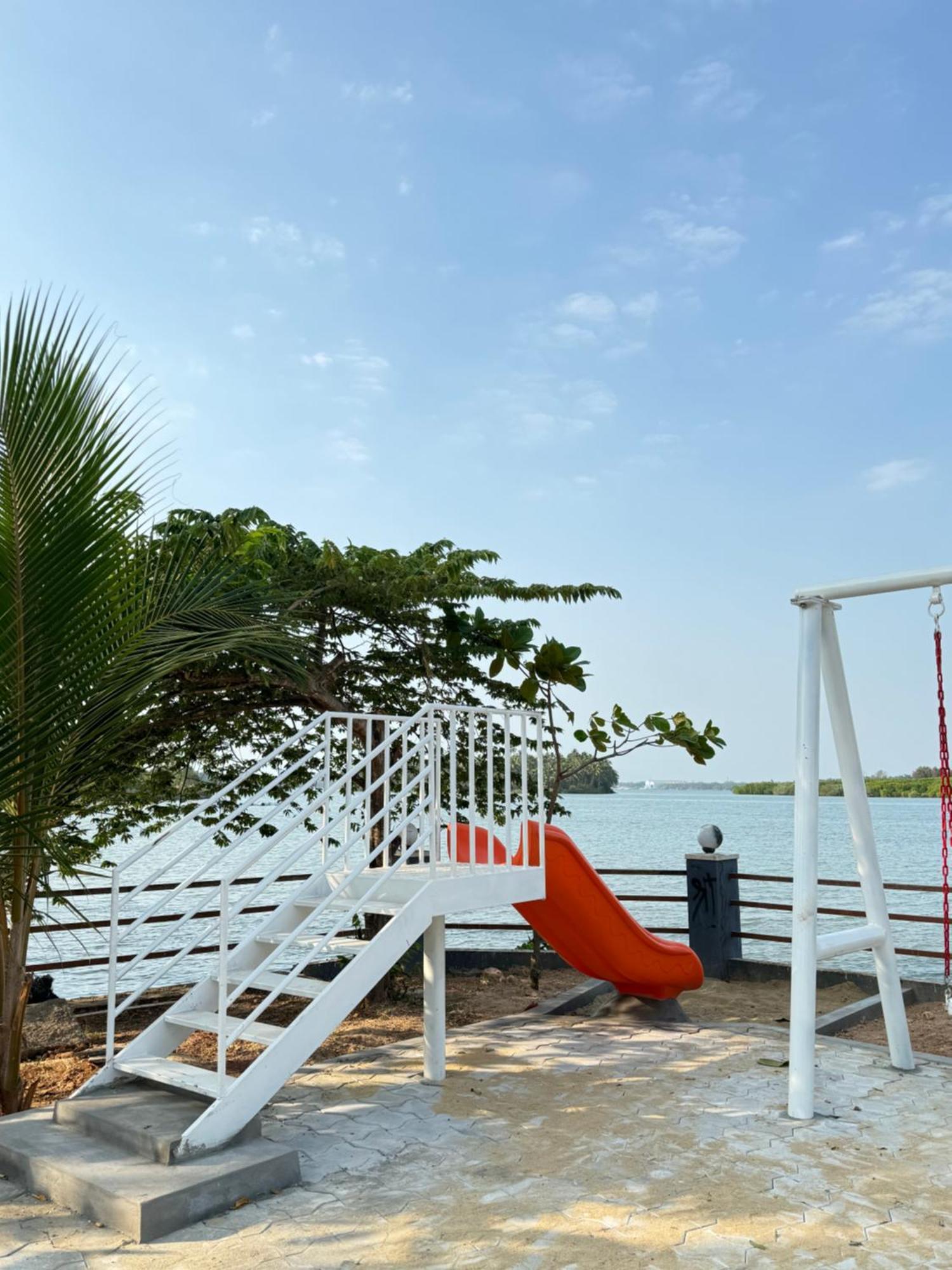 The Glasswater By The Backwater Homestay Kalyānpur Eksteriør billede