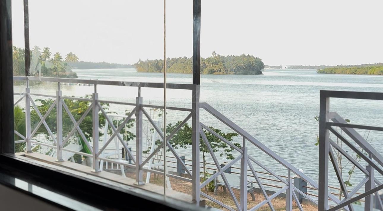 The Glasswater By The Backwater Homestay Kalyānpur Eksteriør billede