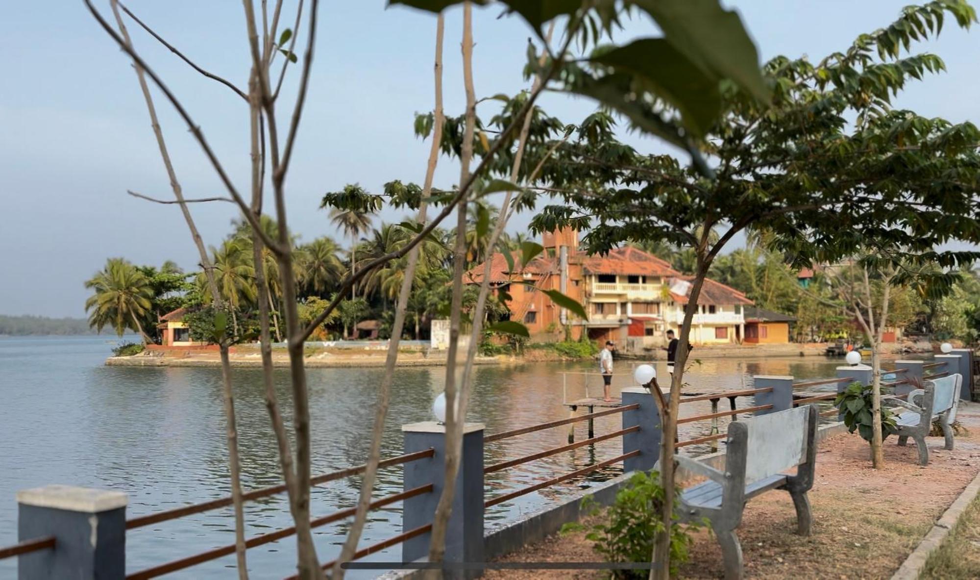 The Glasswater By The Backwater Homestay Kalyānpur Eksteriør billede