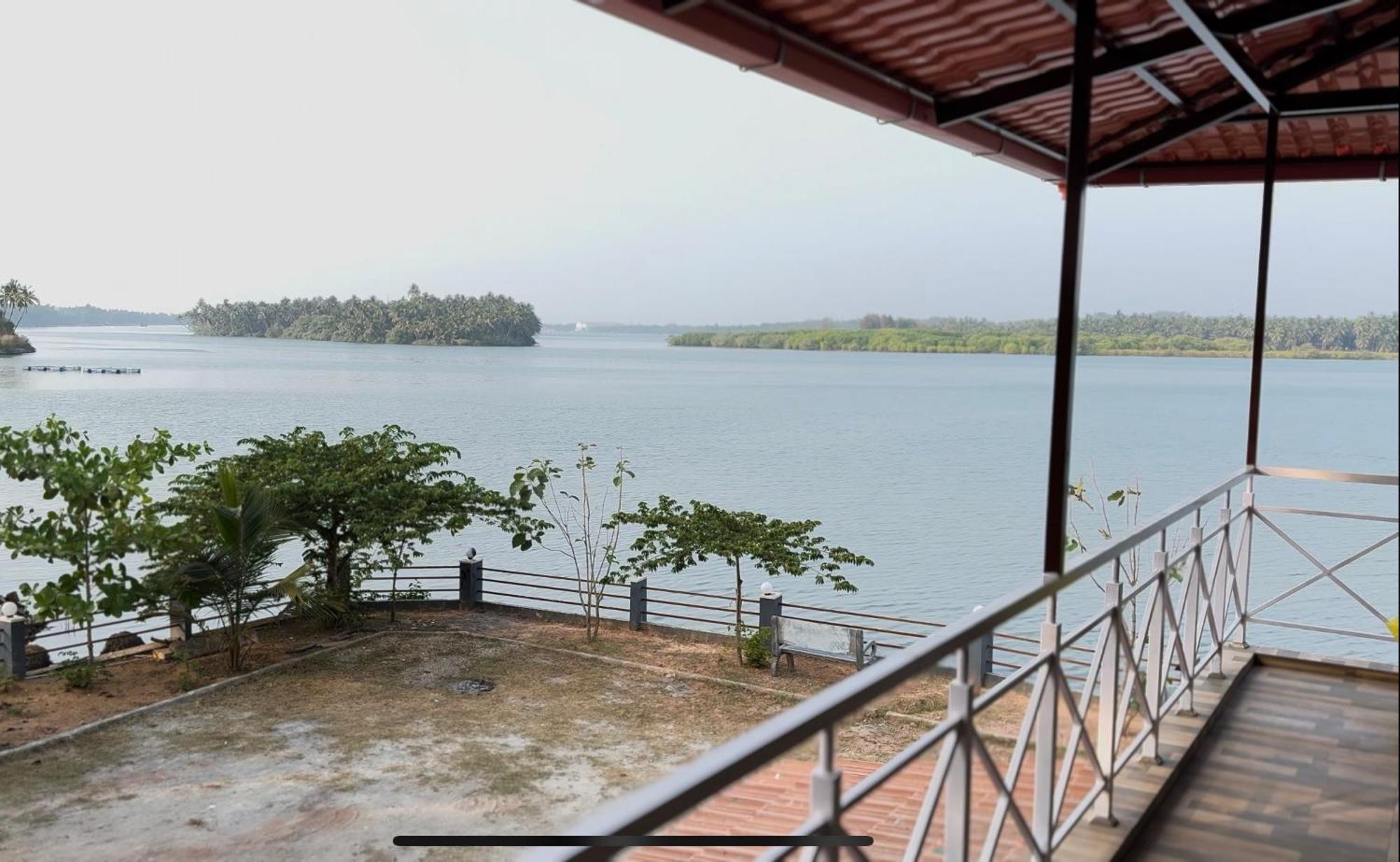 The Glasswater By The Backwater Homestay Kalyānpur Eksteriør billede